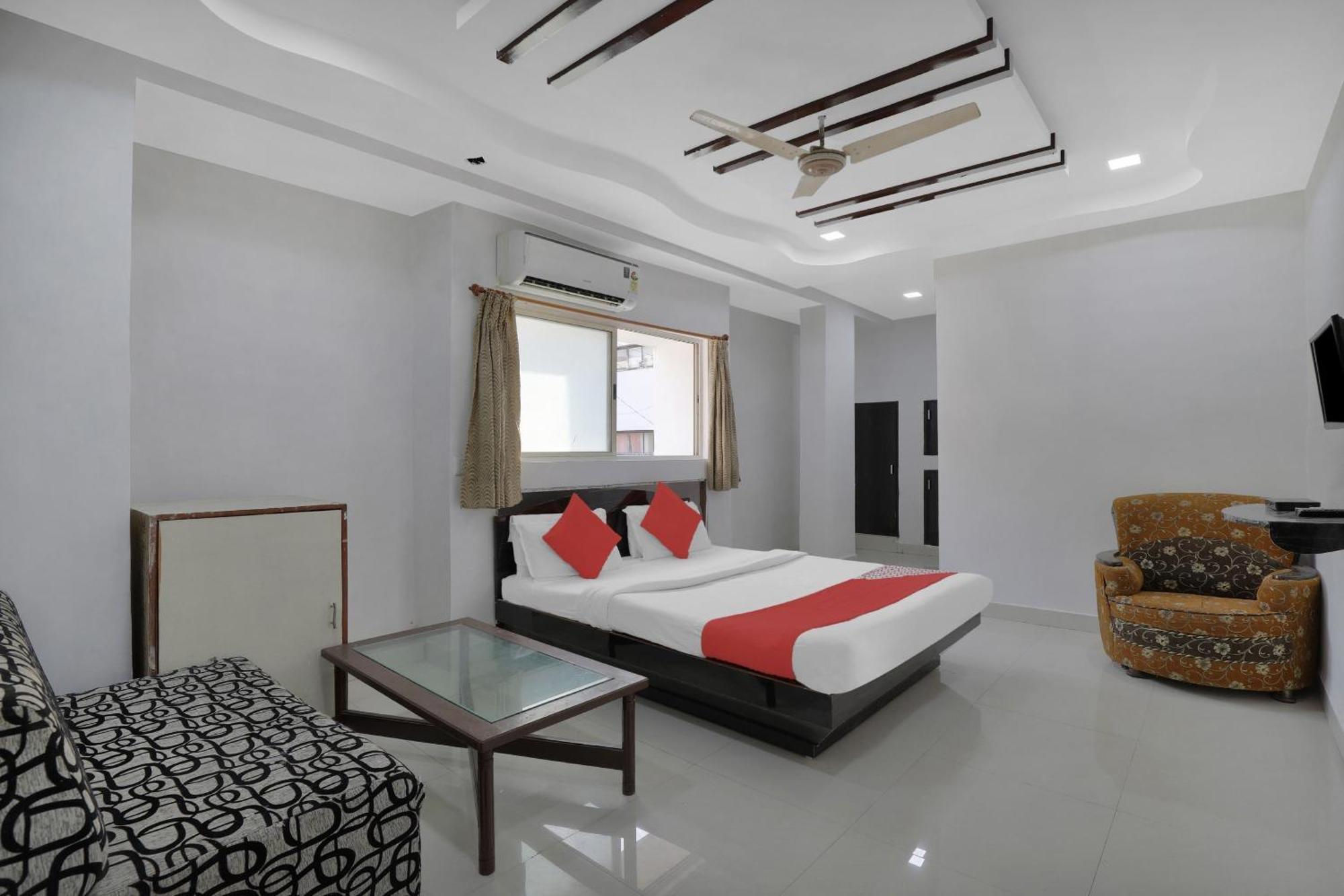 Hotel O Rudra Palace 아흐메다바드 외부 사진