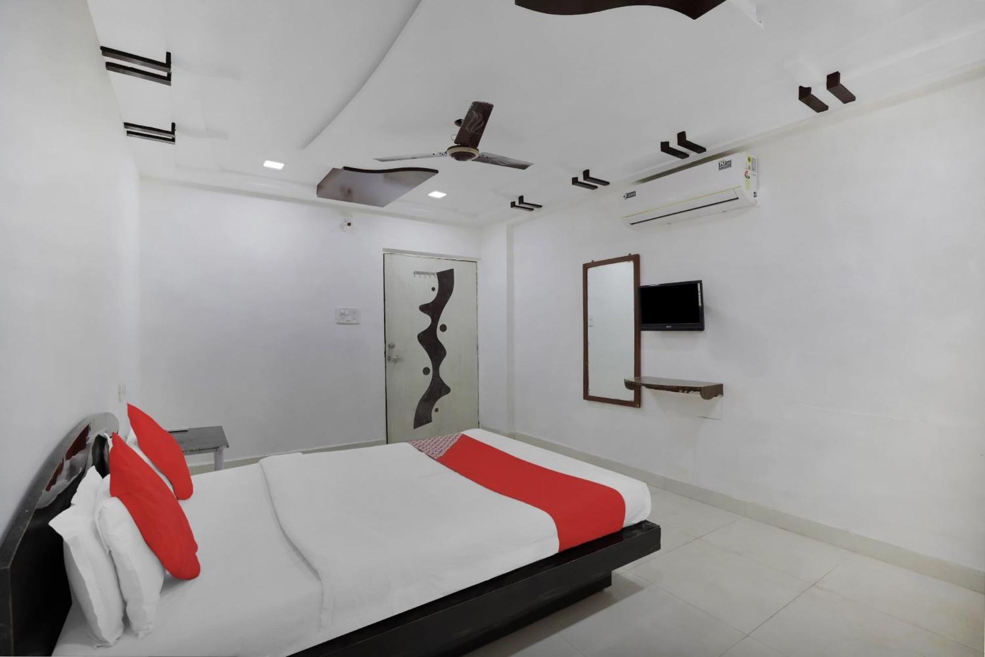 Hotel O Rudra Palace 아흐메다바드 외부 사진