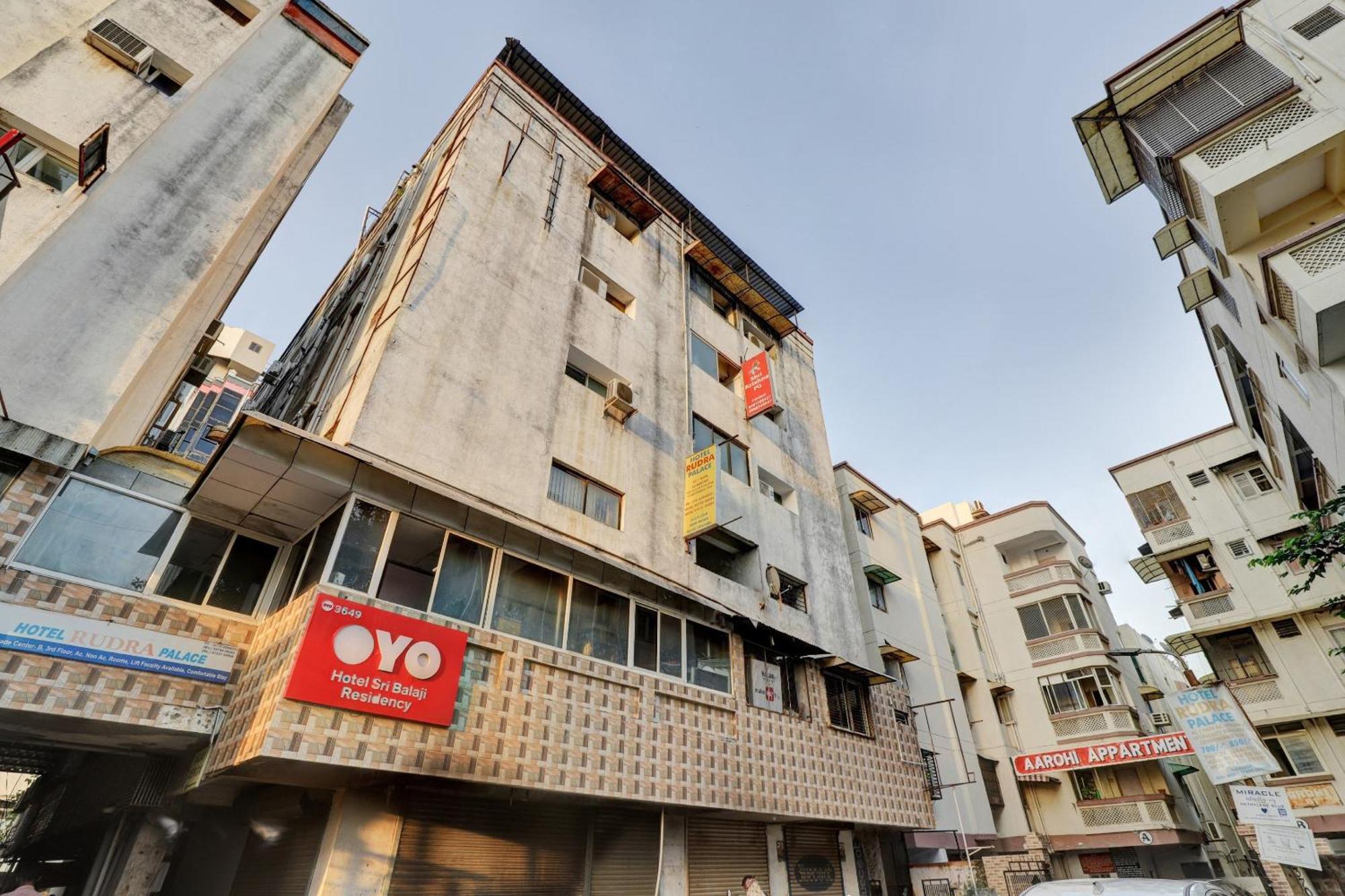 Hotel O Rudra Palace 아흐메다바드 외부 사진