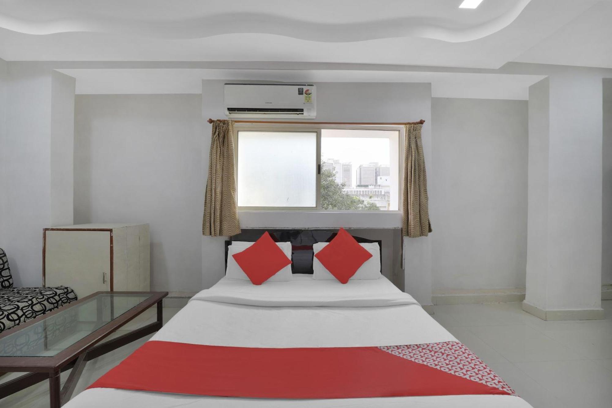 Hotel O Rudra Palace 아흐메다바드 외부 사진
