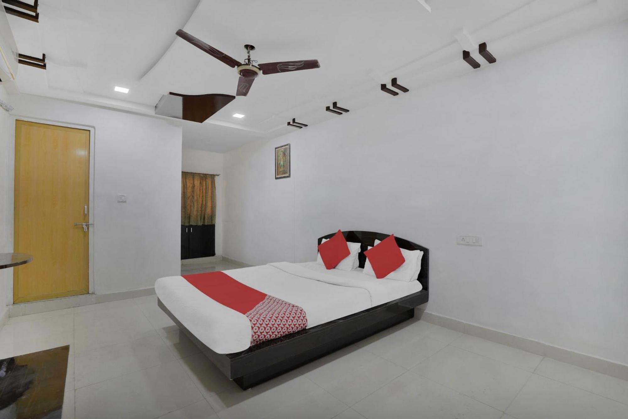 Hotel O Rudra Palace 아흐메다바드 외부 사진