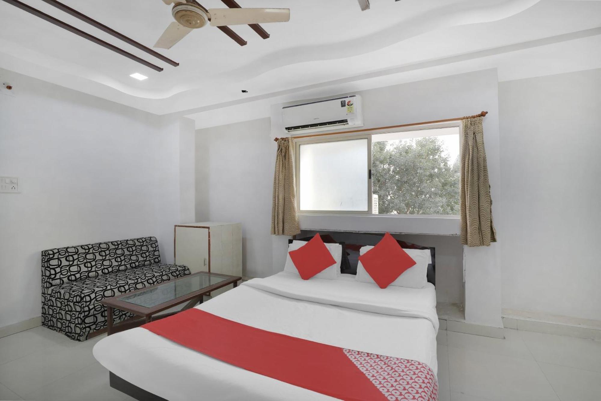 Hotel O Rudra Palace 아흐메다바드 외부 사진