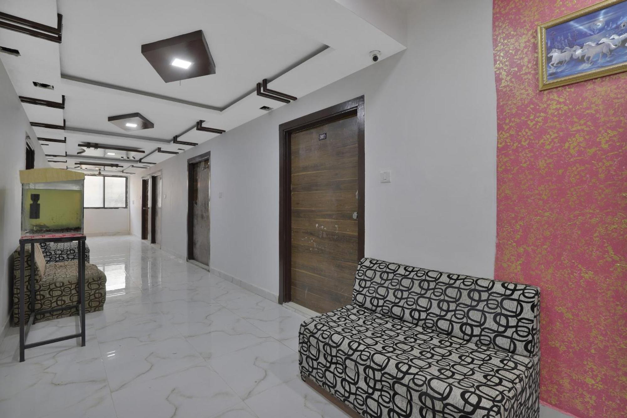 Hotel O Rudra Palace 아흐메다바드 외부 사진