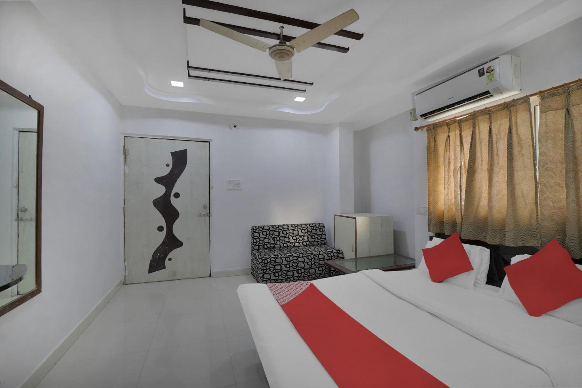 Hotel O Rudra Palace 아흐메다바드 외부 사진