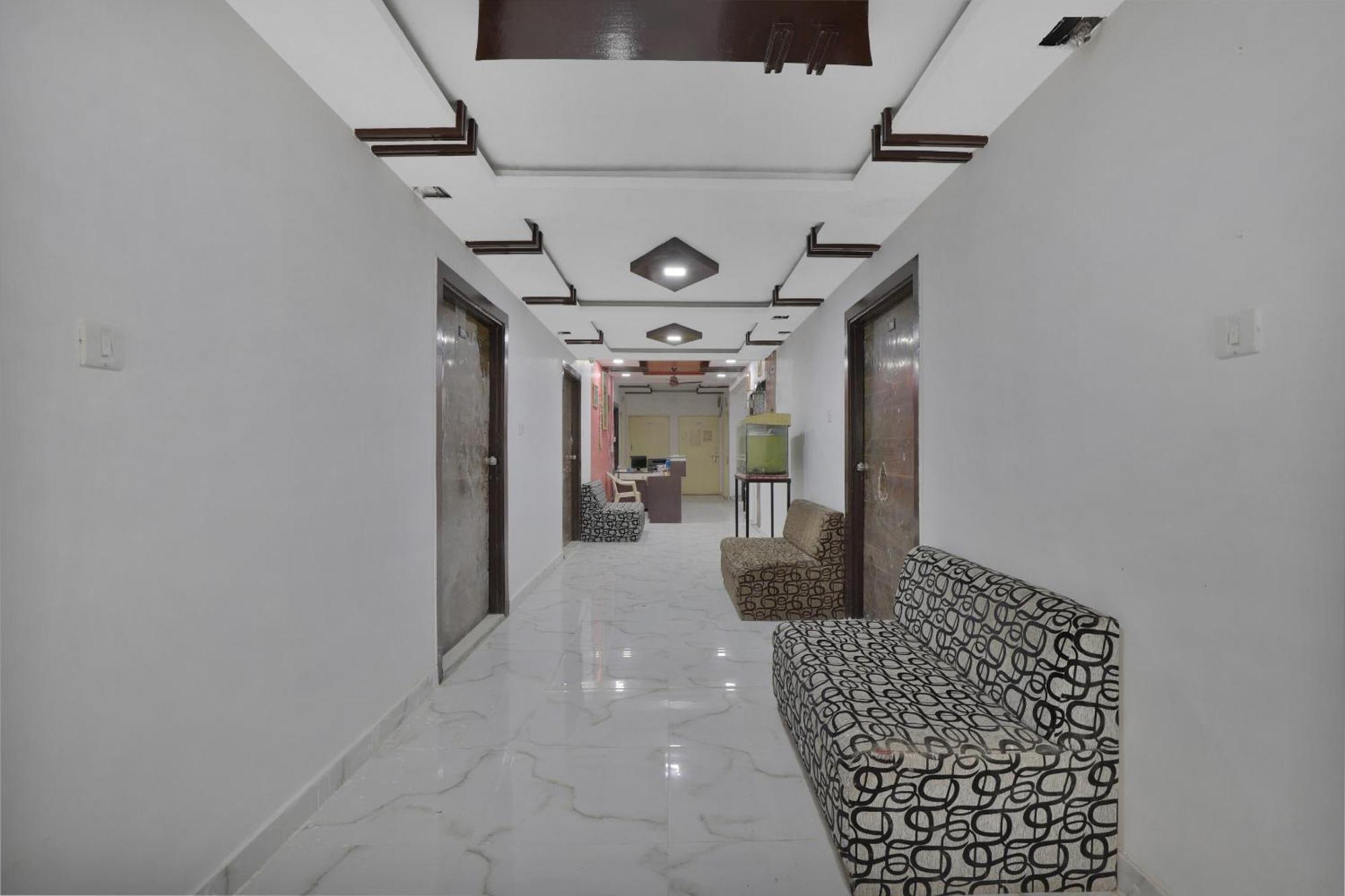 Hotel O Rudra Palace 아흐메다바드 외부 사진